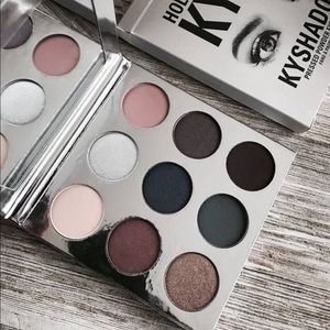 Kylie cosmetics holiday palette